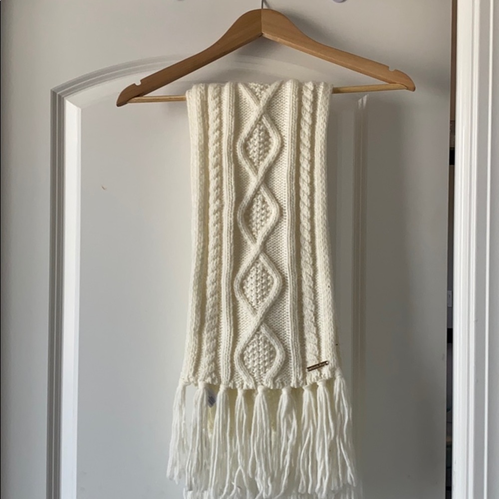 Michael Kors chunky Cable knit scarf cream